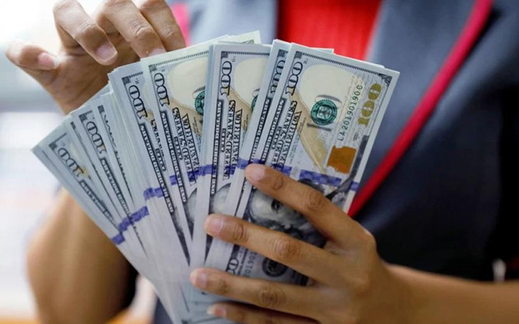 Ngân hàng Nhà nước tăng mạnh giá bán USD lên 23.700 đồng
