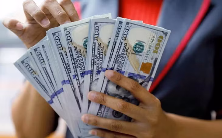 Ngân hàng Nhà nước tăng mạnh giá bán USD lên 23.700 đồng