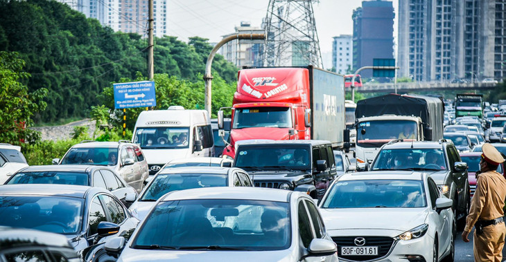 Từ chiều 3/9, dòng ô tô ùn ùn đổ về TP. Hà Nội khiến cửa ngõ Thủ đô ùn tắc kéo dài Từ chiều 3/9, dòng ô tô ùn ùn đổ về TP. Hà Nội khiến cửa ngõ Thủ đô ùn tắc kéo dài