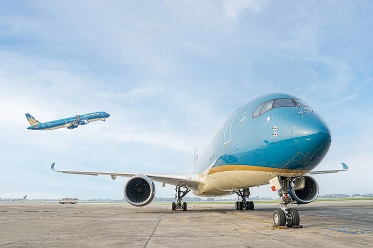 Doanh thu hợp nhất 6 tháng đầu năm 2023 của Vietnam Airlines tăng 46%, đạt 44.275 tỷ đồng, nhưng vẫn lỗ sau thuế 1.386 tỷ đồng Doanh thu hợp nhất 6 tháng đầu năm 2023 của Vietnam Airlines tăng 46%, đạt 44.275 tỷ đồng, nhưng vẫn lỗ sau thuế 1.386 tỷ đồng