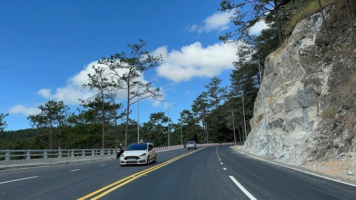 Đoạn đèo Prenn sau khi được mở rộng Đoạn đèo Prenn sau khi được mở rộng