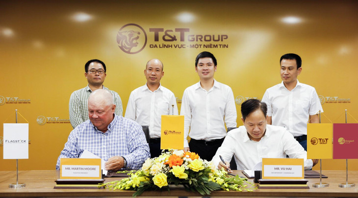 Việc “bắt tay” hợp tác với huyền thoại “cá mập trắng” Greg Norman cùng nhiều đơn vị uy tín khác trên thế giới, Văn Lang Empire Golf Club hứa hẹn sẽ trở thành một tuyệt tác sân golf mang dấu ấn riêng biệt, là điểm đến lý tưởng cho nhiều golfer trong và ngoài nước trong thời gian tới.