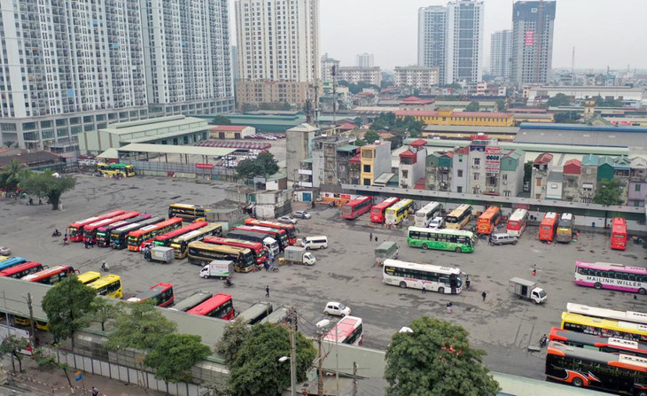 Bến xe nước ngầm nằm ở ngã ba đường Giải Phóng - Pháp Vân