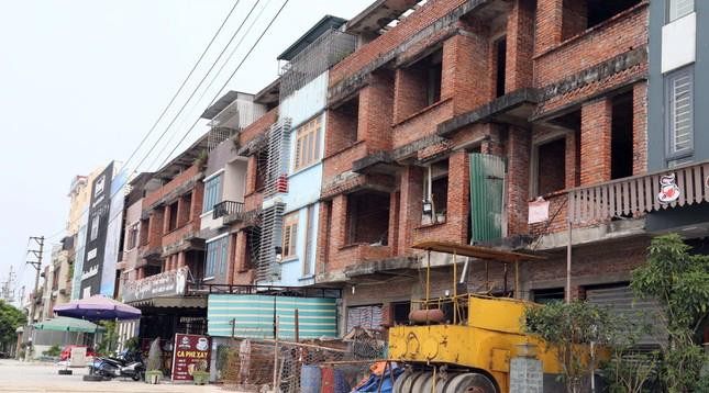 Dự án được triển khai từ năm 2003, do Công ty Cổ phần xây dựng số 9 - Vinaconex 9 làm chủ đầu tư. Tuy nhiên, đến nay, bên cạnh những ngôi nhà đã được hoàn thiện và đưa vào sử dụng, dự án này vẫn còn khá nhiều ngôi nhà đang bị bỏ hoang sau khi đã xây xong phần thô.