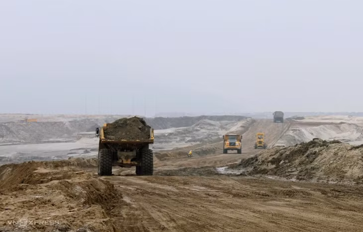 Công trường dự án mỏ sắt Thạch Khê, Hà Tĩnh hồi đầu năm 2011