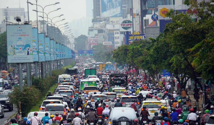 Dự án xây dựng đường Trần Quốc Hoàn sẽ song song với đường Cộng Hòa (cảnh kẹt xe trên đường Cộng Hòa) Dự án xây dựng đường Trần Quốc Hoàn sẽ song song với đường Cộng Hòa (cảnh kẹt xe trên đường Cộng Hòa)