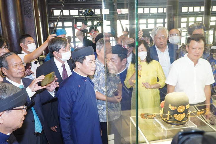 Hai cổ vật được trưng bày từ ngày 17/4 đến hết năm nay