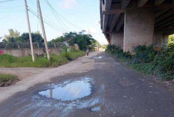 Đoạn đường gom cao tốc TP.HCM - Trung Lương đoạn qua huyện Bến Lức bị hư hỏng. Ảnh: Sở GTVT Long An. Đoạn đường gom cao tốc TP.HCM - Trung Lương đoạn qua huyện Bến Lức bị hư hỏng. Ảnh: Sở GTVT Long An.
