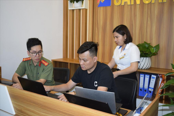 Lực lượng công an làm việc với các đối tượng liên quan