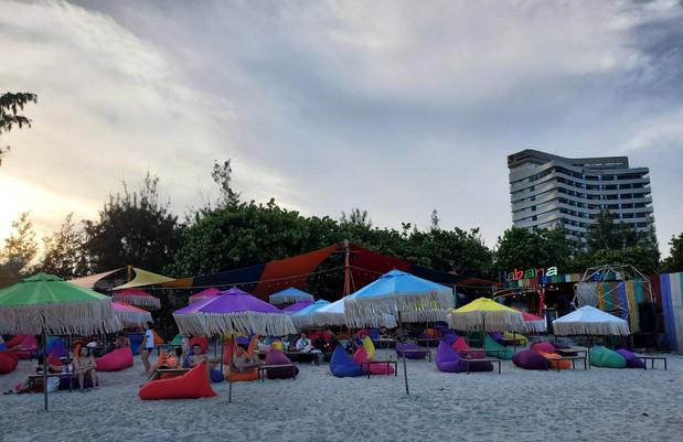 Trong khi đó, đoạn từ khách sạn Thùy Dương đến khu du lịch Bimexco đã được Công ty CP Du lịch quốc tế Vũng Tàu tiếp nhận bàn giao để đầu tư công trình du lịch biển. Hiện tại, Công ty CP Du lịch quốc tế Vũng Tàu quản lý, sử dụng một phần bãi tắm gồm các công trình hạ tầng kỹ thuật trên đất do ngân sách tỉnh đầu tư với số tiền hơn 3,9 tỷ đồng.