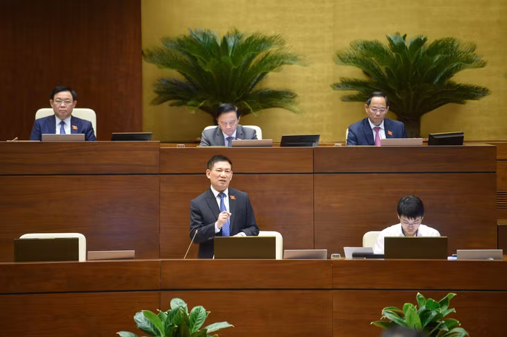 Bộ trưởng Bộ Tài chính Hồ Đức Phớc trả lời chất vấn đối với nhóm vấn đề thứ hai thuộc lĩnh vực tài chính