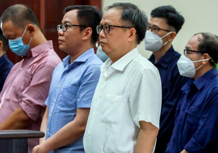 Ông Cang và các bị cáo nghe tuyên án