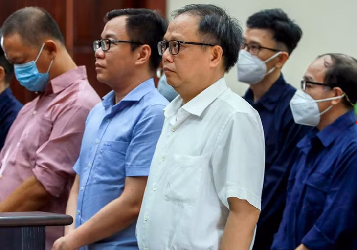 Ông Cang và các bị cáo nghe tuyên án