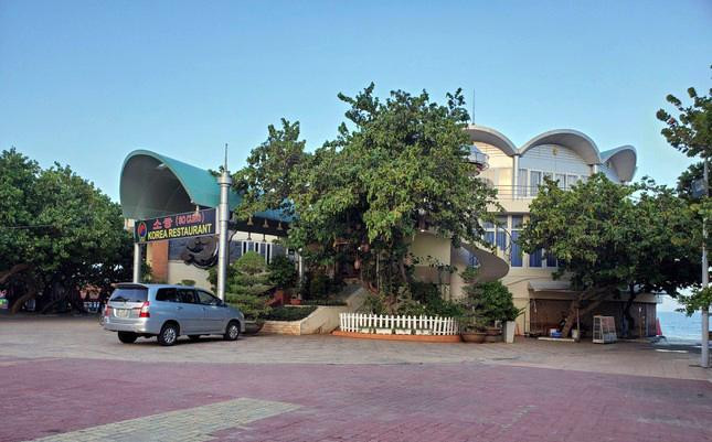 Thanh tra tỉnh Bà Rịa-Vũng Tàu kết luận tháng 12/1997, Công ty Đầu tư xây lắp Bà Rịa-Vũng Tàu ký hợp đồng liên kết đầu tư xây dựng một phần dự án bãi tắm Thùy Vân với Công ty Đầu tư Xây dựng và Dịch vụ Du lịch (nay là Tổng công ty CP Đầu tư Phát triển Xây dựng-DIC)