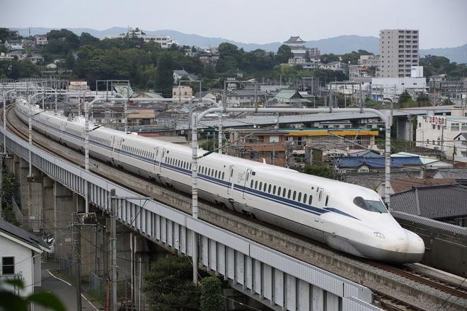 Tàu cao tốc shinkansen của Nhật Bản có tốc độ hơn 300 km/giờ. Ảnh minh họa