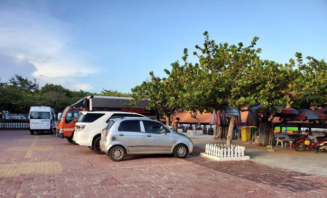 Các doanh nghiệp thứ phát và đơn vị liên doanh, cổ phần hóa từ các doanh nghiệp thứ phát còn đầu tư xây dựng trái phép, không phép nhưng chưa được cơ quan có thẩm quyền kiểm tra, xử lý. Trong đó, có 3 trường hợp đã được UBND TP.Vũng Tàu xử phạt vi phạm hành chính, gồm Công ty CP du lịch tỉnh Bà Rịa-Vũng Tàu, Công ty CP du lịch Nghinh Phong, Công ty CP khách sạn du lịch Tháng Mười.