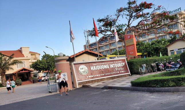 Liên quan tới 28 ha đất này, UBND TP.Vũng Tàu đã nhiều lần làm việc với 9 doanh nghiệp kinh doanh dịch vụ du lịch ở Bãi Sau, yêu cầu trả lại mặt bằng để làm sạch bãi tắm này. Sau đó, TP.Vũng Tàu sẽ bàn giao khu đất cho Trung tâm phát triển quỹ đất tỉnh Bà Rịa-Vũng Tàu lên phương án tổ chức đấu giá.