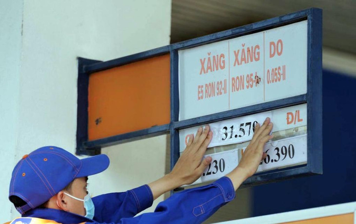 Giá xăng dầu tăng liên tiếp 6 lần trong 2 tháng qua.