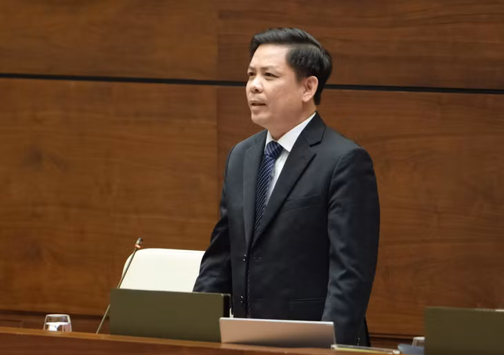 Bộ trưởng Bộ Giao thông vận tải Nguyễn Văn Thể trả lời chất vấn về nhóm vấn đề thứ tư thuộc lĩnh vực giao thông vận tải