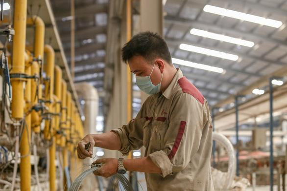 Tổng liên đoàn Lao động Việt Nam lo ngại tình trạng công nhân có đời sống khó khăn phải đi vay &quot;tín dụng đen”