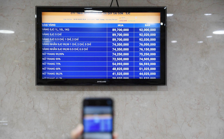 Biểu giá vàng tại trụ sở Công ty SJC (đường Nguyễn Thị Minh Khai, Quận 3, TP.HCM) lúc 10h45 ngày 10/5 Biểu giá vàng tại trụ sở Công ty SJC (đường Nguyễn Thị Minh Khai, Quận 3, TP.HCM) lúc 10h45 ngày 10/5