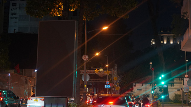 Bảng hiệu quảng cáo tại tuyến đường Nam Kỳ Khởi Nghĩa- Quận 3 đã tắt từ 21h Bảng hiệu quảng cáo tại tuyến đường Nam Kỳ Khởi Nghĩa- Quận 3 đã tắt từ 21h