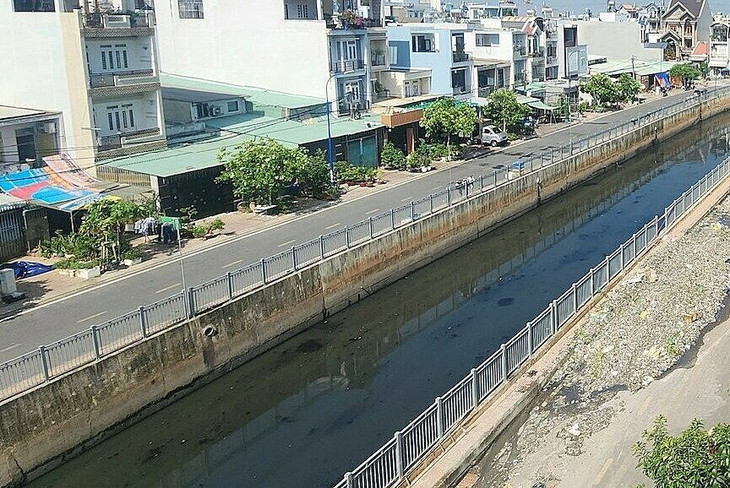 Kênh Nước Đen được dọn sạch rác Kênh Nước Đen được dọn sạch rác