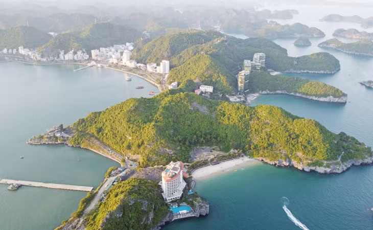 Quần đảo Cát Bà (TP. Hải Phòng) hợp với Hạ Long (tỉnh Quảng Ninh) thành di sản thiên nhiên thế giới liên tỉnh đầu tiên ở Việt Nam