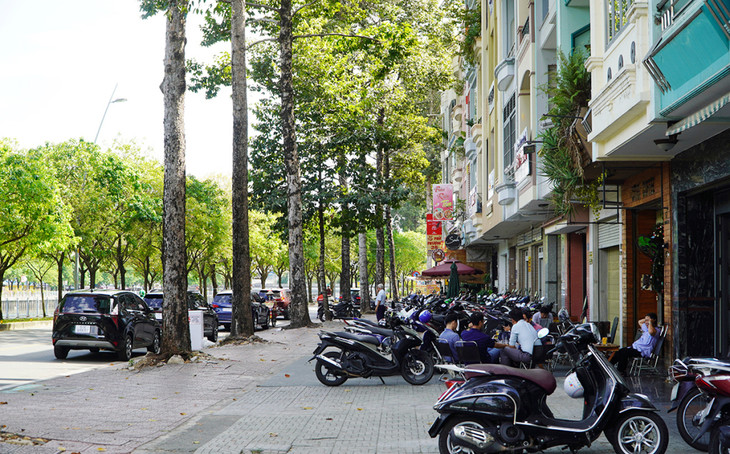 Vỉa hè đường Hoàng Sa, phường Đa Kao, Quận 1 Vỉa hè đường Hoàng Sa, phường Đa Kao, Quận 1