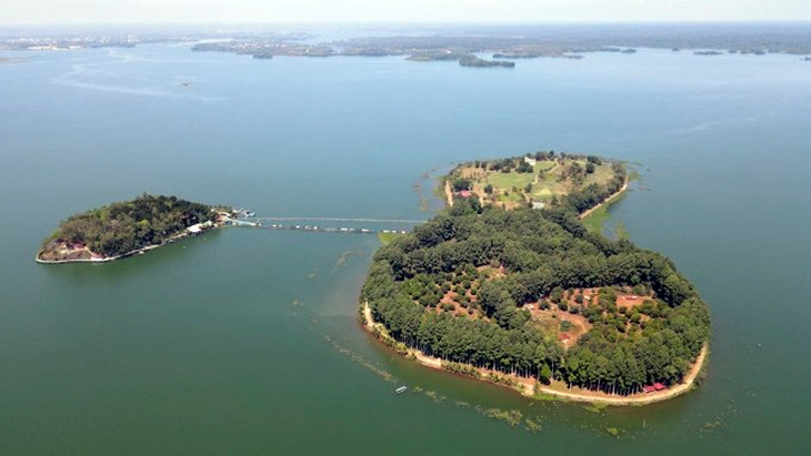 Khu du lịch đảo Ó - Đồng Trường nằm giữa hồ Trị An Khu du lịch đảo Ó - Đồng Trường nằm giữa hồ Trị An