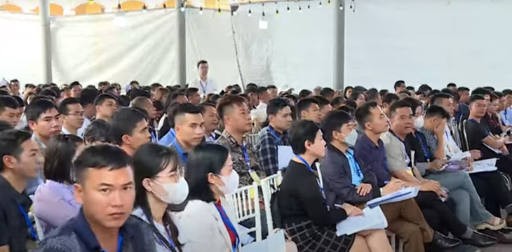 2.000 hồ sơ đăng ký với 500 khách hàng tham gia đấu giá đất