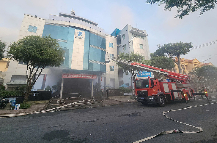 Hiện trường cháy trong tòa nhà Viễn thông Tiền Giang