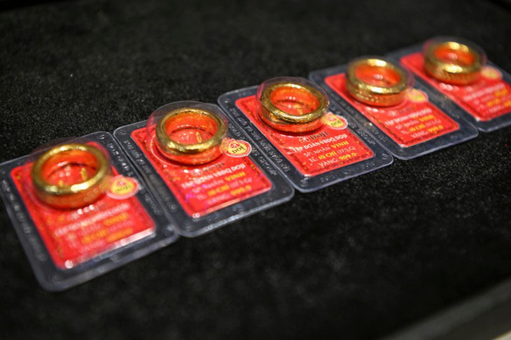 Vàng nhẫn tại một tiệm kim hoàn trên phố Trần Nhân Tông, Hà Nội