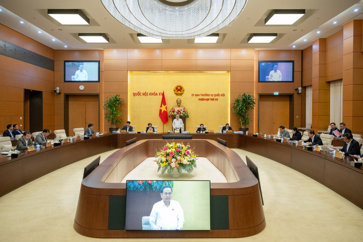 Quang cảnh phiên họp