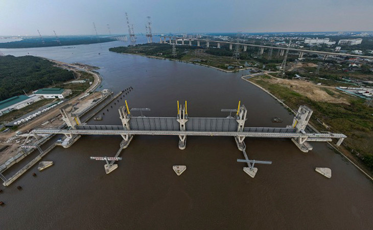 Cống ngăn triều Mương Chuối thuộc dự án chống ngập 10.000 tỷ đồng bị đình trệ suốt 7 năm qua Cống ngăn triều Mương Chuối thuộc dự án chống ngập 10.000 tỷ đồng bị đình trệ suốt 7 năm qua