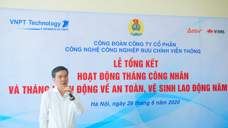 Ông Trần Đình Hùng - Phó Tổng Giám đốc, Chủ tịch Công đoàn Công ty VNPT Technology phát biểu tại Lễ tổng kết