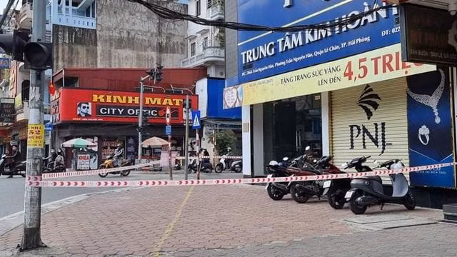 Khuyến cáo người dân hạn chế ra khỏi nhà nếu không có việc cần thiết