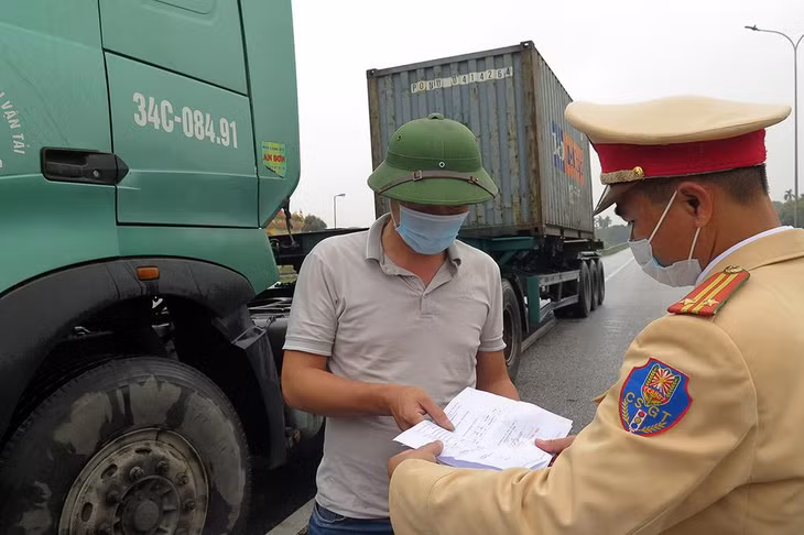 Chốt kiểm soát Covid-19 đặt tại cửa ngõ ra vào TP. Hải Phòng, vị trí giáp ranh với Hải Dương