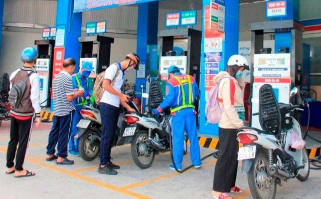 Giá xăng dầu tiếp tục tăng cao từ chiều ngày 25/2