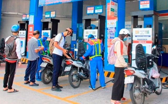 Giá xăng dầu tiếp tục tăng cao từ chiều ngày 25/2