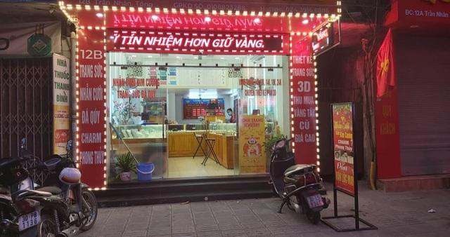 Tại phố vàng Trần Nhân Tông, ngay lúc 5 giờ sáng Tại phố vàng Trần Nhân Tông, ngay lúc 5 giờ sáng