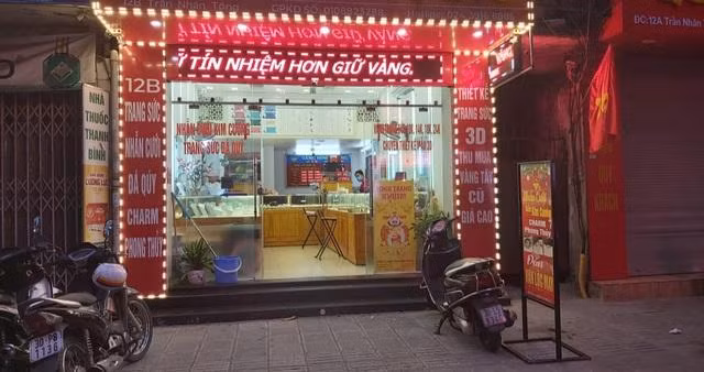 Tại phố vàng Trần Nhân Tông, ngay lúc 5 giờ sáng