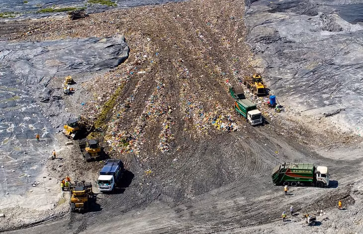 Xử lý rác tại khu liên hợp chất thải Đa Phước, huyện Bình Chánh, TP HCM