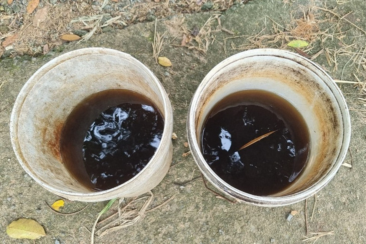 Nước suối Giao Kèo chảy ngang qua khu vực này đã rất nhiều lần bị chuyển đậm màu, cũng như bốc mùi hôi thối do bị ô nhiễm. Ảnh minh họa