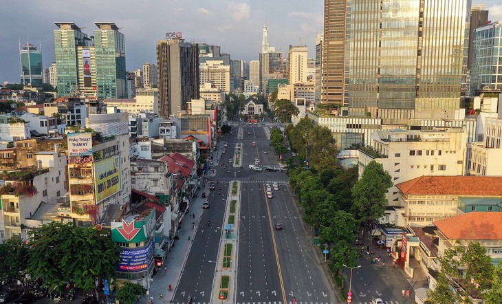 Đường Lê Lợi nối từ Nhà hát Thành phố ra chợ Bến Thành, Quận 1