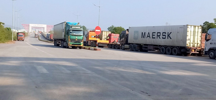 Gần hết quý I năm nay, hoạt động xuất nhập khẩu tại các cửa khẩu, lối mở của thành phố Móng Cái đạt hơn 300.000 tấn hàng hóa