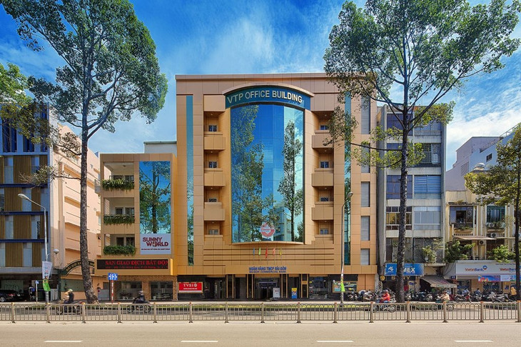 Trụ sở Tập đoàn Vạn Thịnh Phát tại 203 đường Trần Hưng Đạo, phường Cô Giang, Quận 1. Tầng 1 có văn phòng hoạt động của Ngân hàng TMCP Sài Gòn - SCB