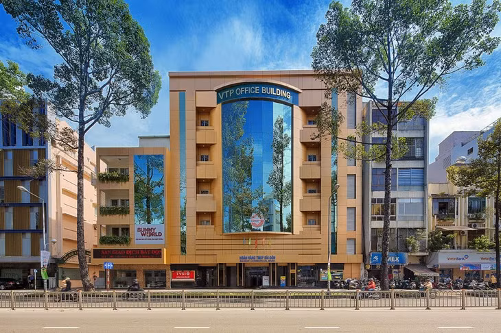 Trụ sở Tập đoàn Vạn Thịnh Phát tại 203 đường Trần Hưng Đạo, phường Cô Giang, Quận 1. Tầng 1 có văn phòng hoạt động của Ngân hàng TMCP Sài Gòn - SCB