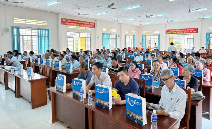 Tổ chức hội thảo sử dụng điện tiết kiệm hiệu quả trong sản xuất nông nghiệp tại huyện Châu Thành, tỉnh Bến Tre Tổ chức hội thảo sử dụng điện tiết kiệm hiệu quả trong sản xuất nông nghiệp tại huyện Châu Thành, tỉnh Bến Tre