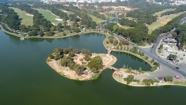 Ốc đảo Bích Câu nằm giữa thắng cảnh hồ Xuân Hương